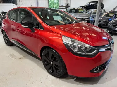 Used Renault Clio IV Dynamique 90 HP (66 kW) 2014 Red Hatchback