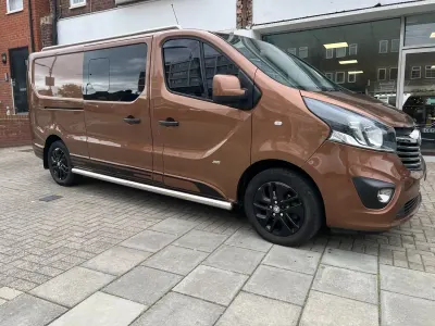 Second-hand Vauxhall Vivaro Sportive 140 CP (102 kW) 2015 Maro
