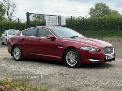 Używany Jaguar XF SE 163 KM (119 kW) 2014 Czerwony Sedan/Limuzyna
