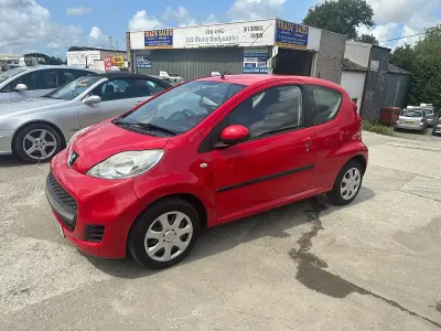 Used Peugeot 107 68 HP (50 kW) 2011 Red Hatchback