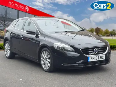 Usado Volvo V40 SE Lux 120 CV (88 kW) 2015 Negro Utilitario