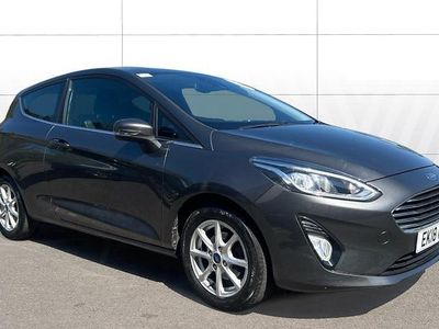 Usado Ford Fiesta Zetec 101 HP (74 kW) 2018 Cinzento Citadino