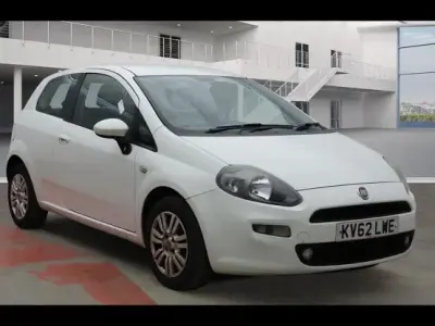 Używany Fiat Punto Easy 69 KM (50 kW) 2012 Biały Hatchback