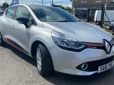 Used Renault Clio Dynamique 73 HP (53 kW) 2016 Silver Hatchback