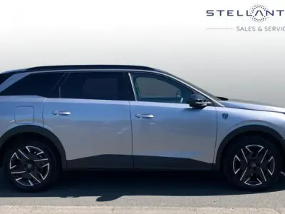 Usado Peugeot 5008 GT 134 HP (98 kW) 2025 Cinzento SUV