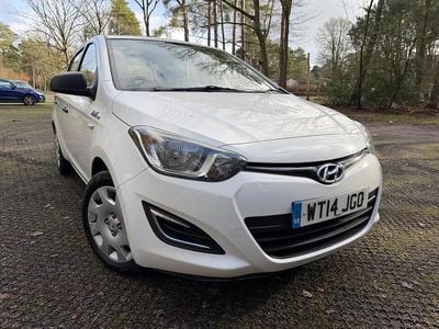 White Used 2014 Hyundai i20 Hatchback | £3,500 (Fair price)