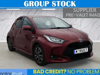 Used Toyota Yaris Hybrid Design 116 HP (85 kW) 2021 Red Hatchback