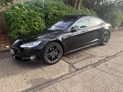 Black Used 2015 Tesla Model S Hatchback | £10,995 (Fair price)