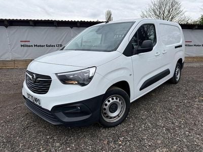 Second-hand Vauxhall Combo Edition 130 CP (95 kW) 2021 Alb Monovolum