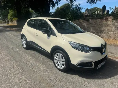 Used Renault Captur Dynamique 90 HP (66 kW) 2016 Cream SUV