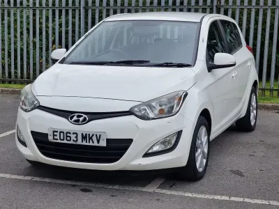 Used Hyundai i20 Active 85 HP (62 kW) 2013 White Hatchback