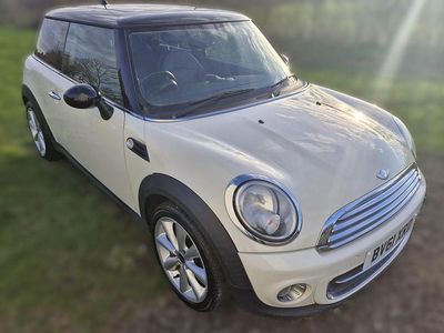 Used Mini Cooper Hatch 122 HP (89 kW) 2011 White Hatchback