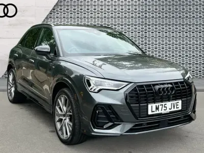 Usado Audi Q3 Black Edition 150 CV (110 kW) 2025 Gris SUV