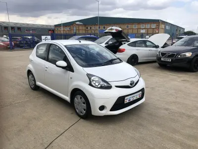Used Toyota Aygo 68 HP (50 kW) 2012 White Hatchback