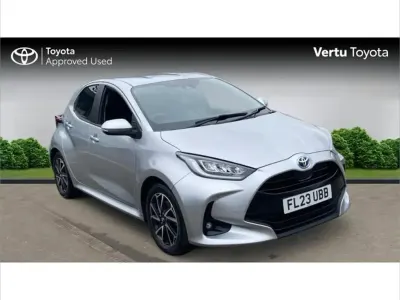 Used Toyota Yaris Hybrid Design 113 HP (83 kW) 2023 Silver Hatchback