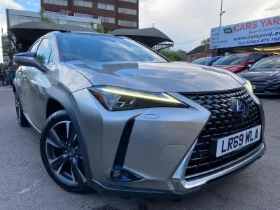 Used Lexus UX 184 HP (135 kW) 2019 Silver SUV