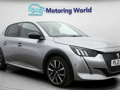 Gebraucht Peugeot 208 Premium 102 PS (75 kW) 2021 Kleinwagen