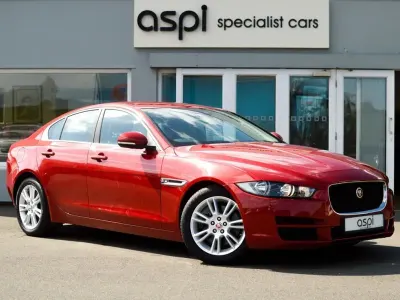 Usado Jaguar XE Prestige 200 HP (147 kW) 2017 Vermelho Sedan