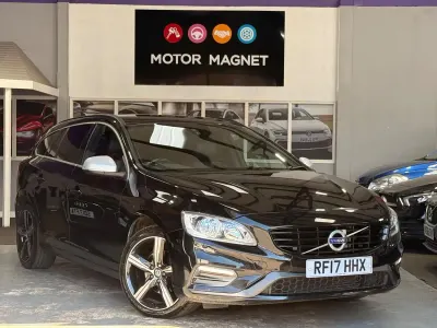 Usado Volvo V60 R-Design 120 CV (88 kW) 2017 Negro Familiar