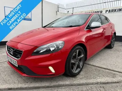 Usado Volvo V40 R-Design 190 CV (139 kW) 2015 Rojo Utilitario