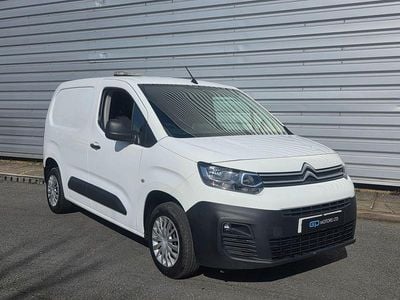 Used Citroën Berlingo Start 75 HP (55 kW) 2020 White MPV