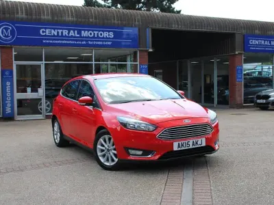 Used Ford Focus Titanium 115 HP (84 kW) 2015 Red Hatchback