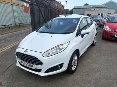 Used Ford Fiesta Zetec 82 HP (60 kW) 2015 White Hatchback