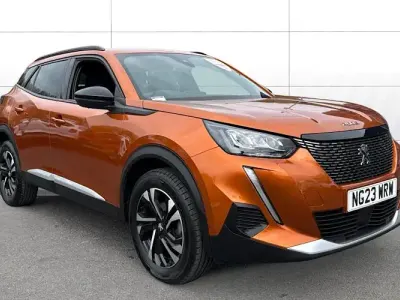 Begagnad Peugeot 2008 Allure+ 101 HK (74 kW) 2023 Orange SUV