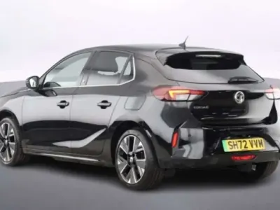 Begagnad Vauxhall Corsa-e Ultimate 100 kW (136 HK) 2023 Svart Halvkombi