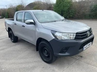 Używany Toyota HiLux Active 150 KM (110 kW) 2017 Srebrny Pickup