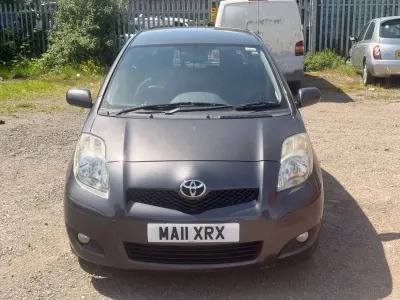 Begagnad Toyota Yaris 2011 Grå Halvkombi
