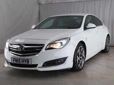 Used Vauxhall Insignia SRi 163 HP (119 kW) 2015 White Hatchback