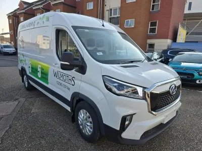Usado Maxus eDeliver 9 150 kW (204 HP) 2024 Branco Van