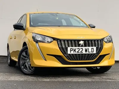 Begagnad Peugeot 208 Active Premium 75 HK (55 kW) 2022 Gul Halvkombi
