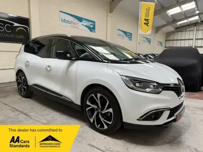 Used Renault Grand Scénic IV Signature 110 HP (80 kW) 2017 White black MPV