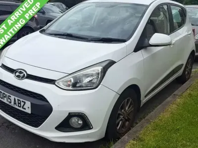 Used Hyundai i10 Premium 66 HP (48 kW) 2015 White Hatchback