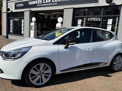 Used Renault Clio IV Dynamique 90 HP (66 kW) 2015 White Hatchback