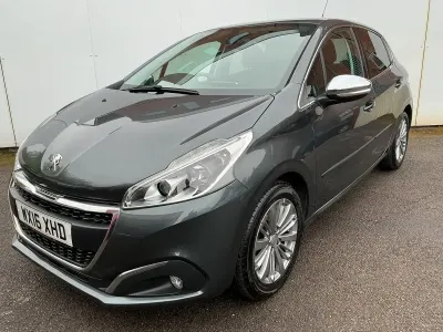 Używany Peugeot 208 Allure 2016 Szary Hatchback