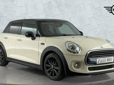 Used Mini Cooper Hatch 134 HP (98 kW) 2016 White Hatchback