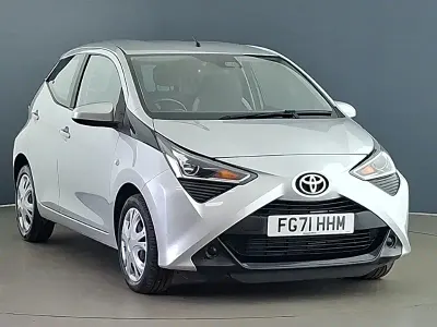 Used Toyota Aygo X-play 72 HP (52 kW) 2021 Silver Hatchback