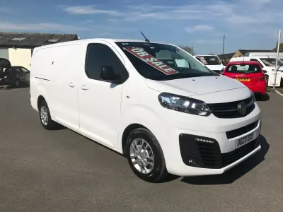 Second-hand Vauxhall Vivaro Sportive 100 CP (73 kW) 2023 Alb Monovolum