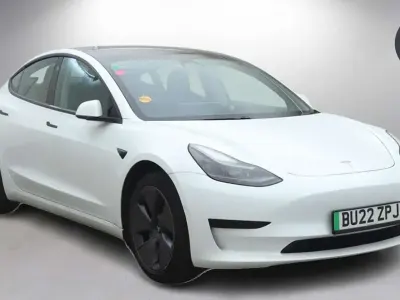 Used Tesla Model 3 Standard Range Plus 366 kW (498 HP) 2022 White Sedan