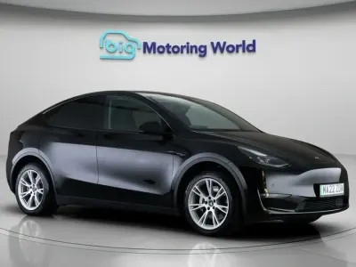 Begagnad Tesla Model Y Long Range AWD 378 kW (514 HK) 2022 Svart SUV