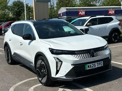 Begagnad Renault Scenic E-Tech Iconic 159 kW (217 HK) 2025 Vit SUV