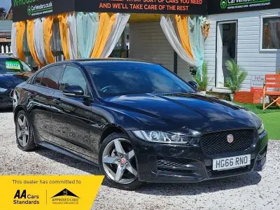 Gebraucht Jaguar XE R-Sport 180 PS (132 kW) 2017 Schwarz Limousine