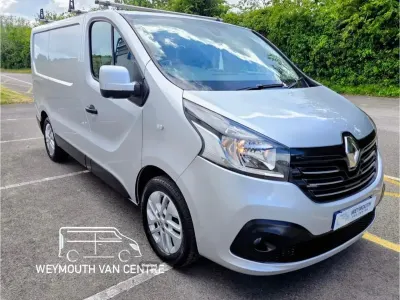 Używany Renault Trafic 2017 Srebrny Minivan
