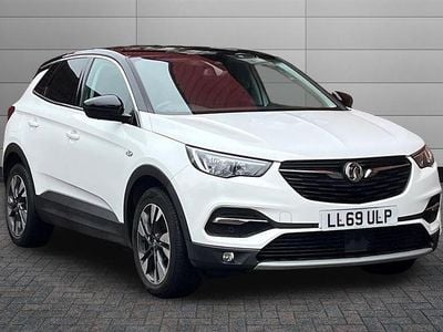 Used Vauxhall Grandland X SRi 130 HP (95 kW) 2019 White SUV