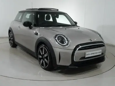 Usado Mini Cooper Exclusive 134 HP (98 kW) 2021 Cinzento Citadino