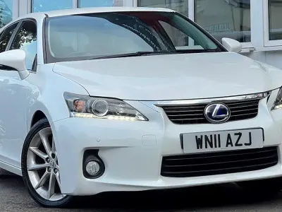 Used Lexus CT200h 134 HP (98 kW) 2011 White Hatchback
