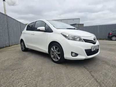 Used Toyota Yaris SR 99 HP (72 kW) 2012 White Hatchback